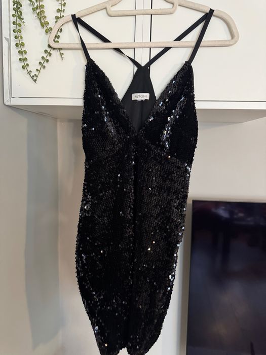 Къса черна рокля с пайети Nly One
