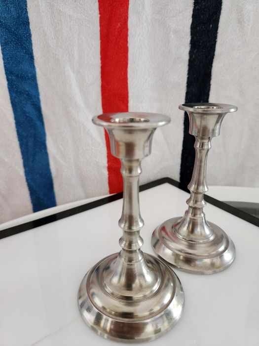 2 sfeșnice vechi din metal greu