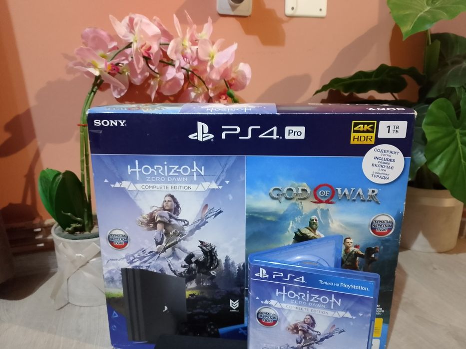 Playstation 4 Pro 4K, 1 Tb + 20 jocuri