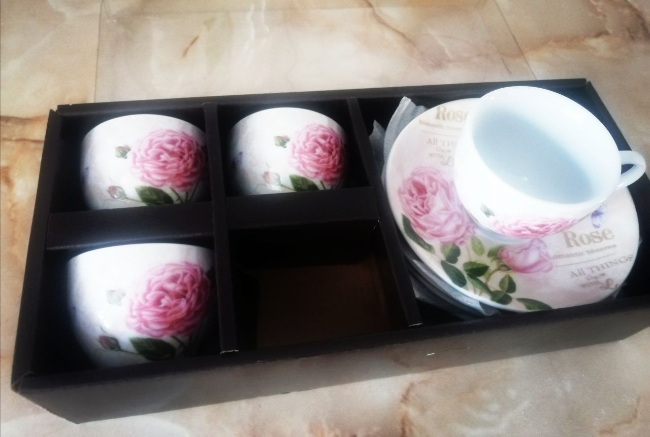 Set 4 cești + farfurii pentru cafea, model vintage rose, CADOU