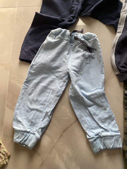 Lot de haine pt baieti purtate de cateva sunt in sfare fiarte buna