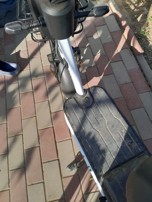 Scuter da vânzare nou cu pedale electric