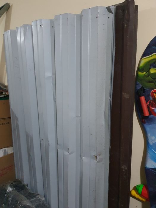 Продам металичиские листы железа, крашиные с двух сторон, не ржавый