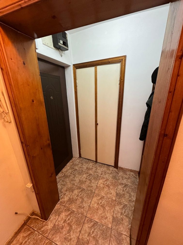 Direct Proprietar: vand apartament 2 camere decomandat Focșani-vis a v