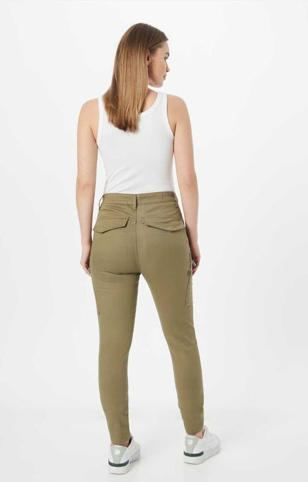 Намалена цена! G star RAW панталон в зелен цвят 70лв размер 32/32