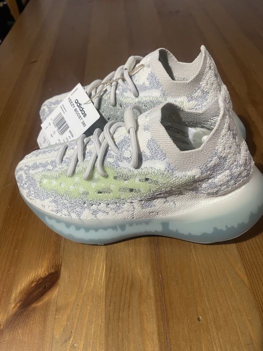 Vand Yeezy Boost 380