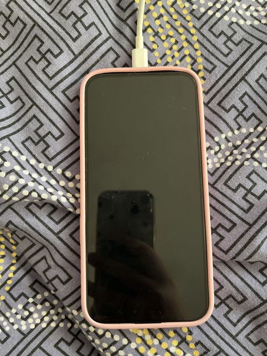 Продам айфон 13.