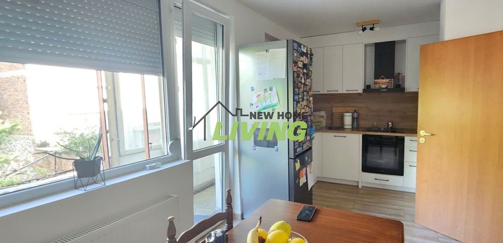 Продава се Тристаен апартамент в Пловдив, Южен - 98 кв.м за 2041 €/кв.м - Снимка #4