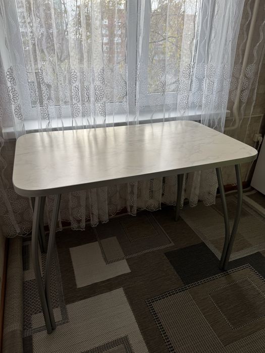 Кухонный обеденный стол