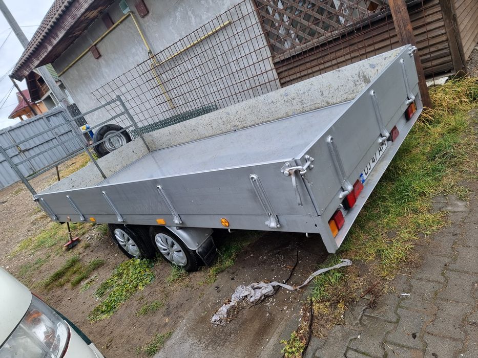 Remorcă axă dublă , 2000 kg.