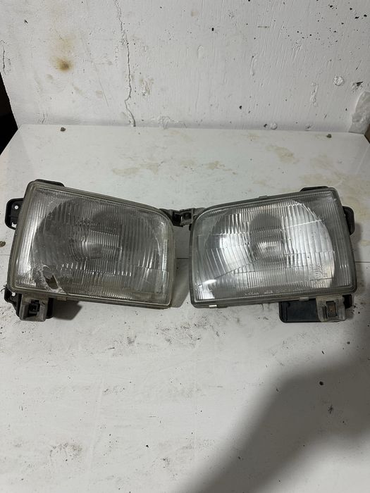 Фары на Nissan Navara