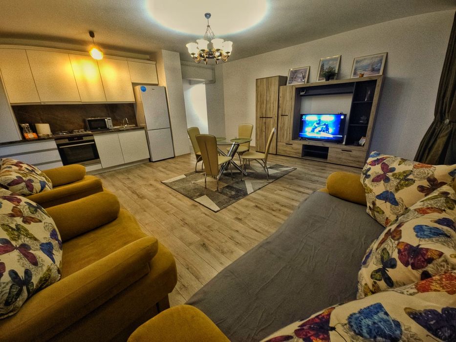 La 3 minute de Mall Coressi. Regim hotelier. 2 camere