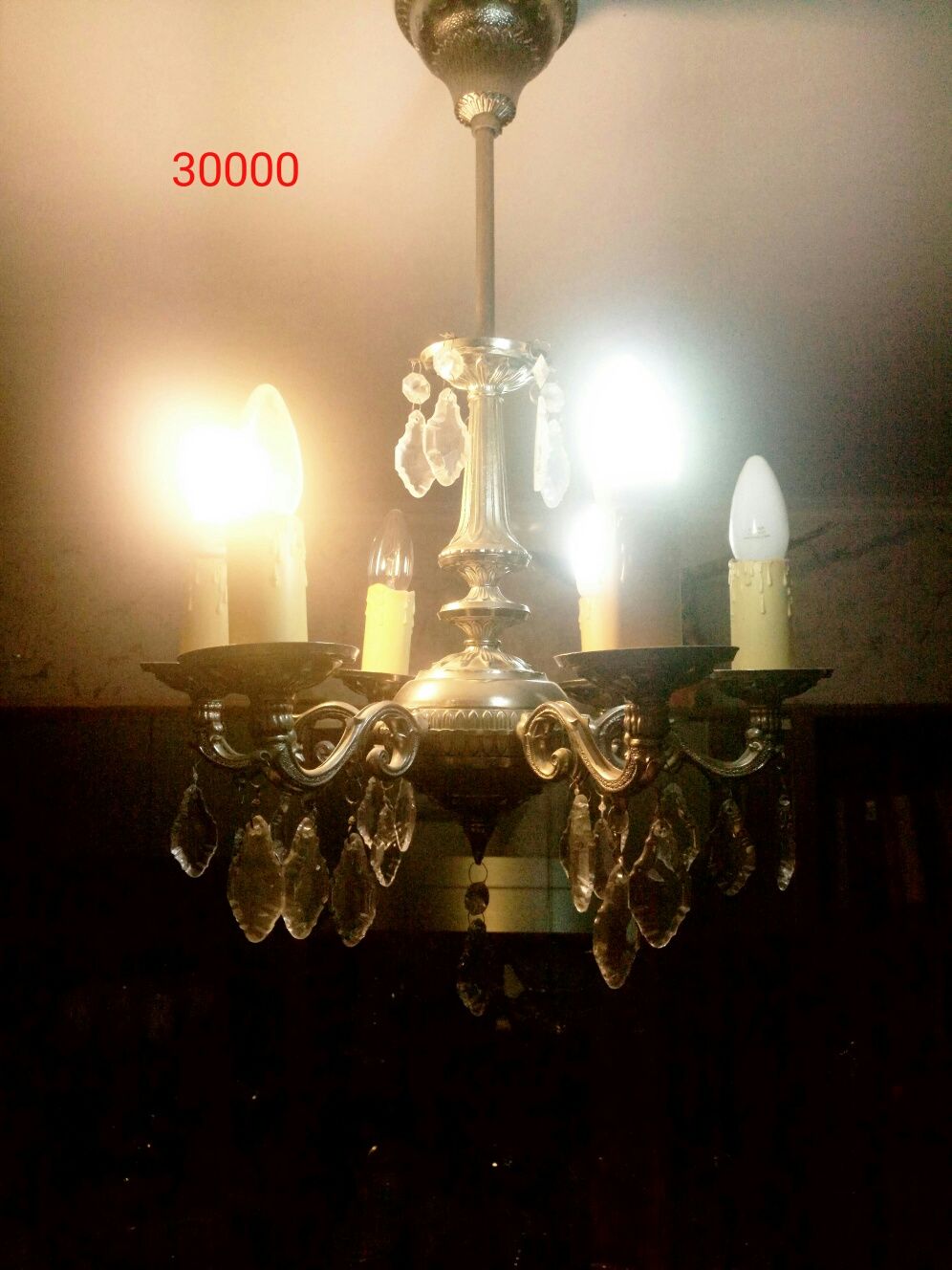 Люстра.        .