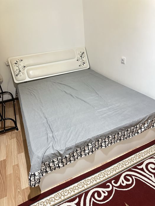 Продам двуспальную кровать