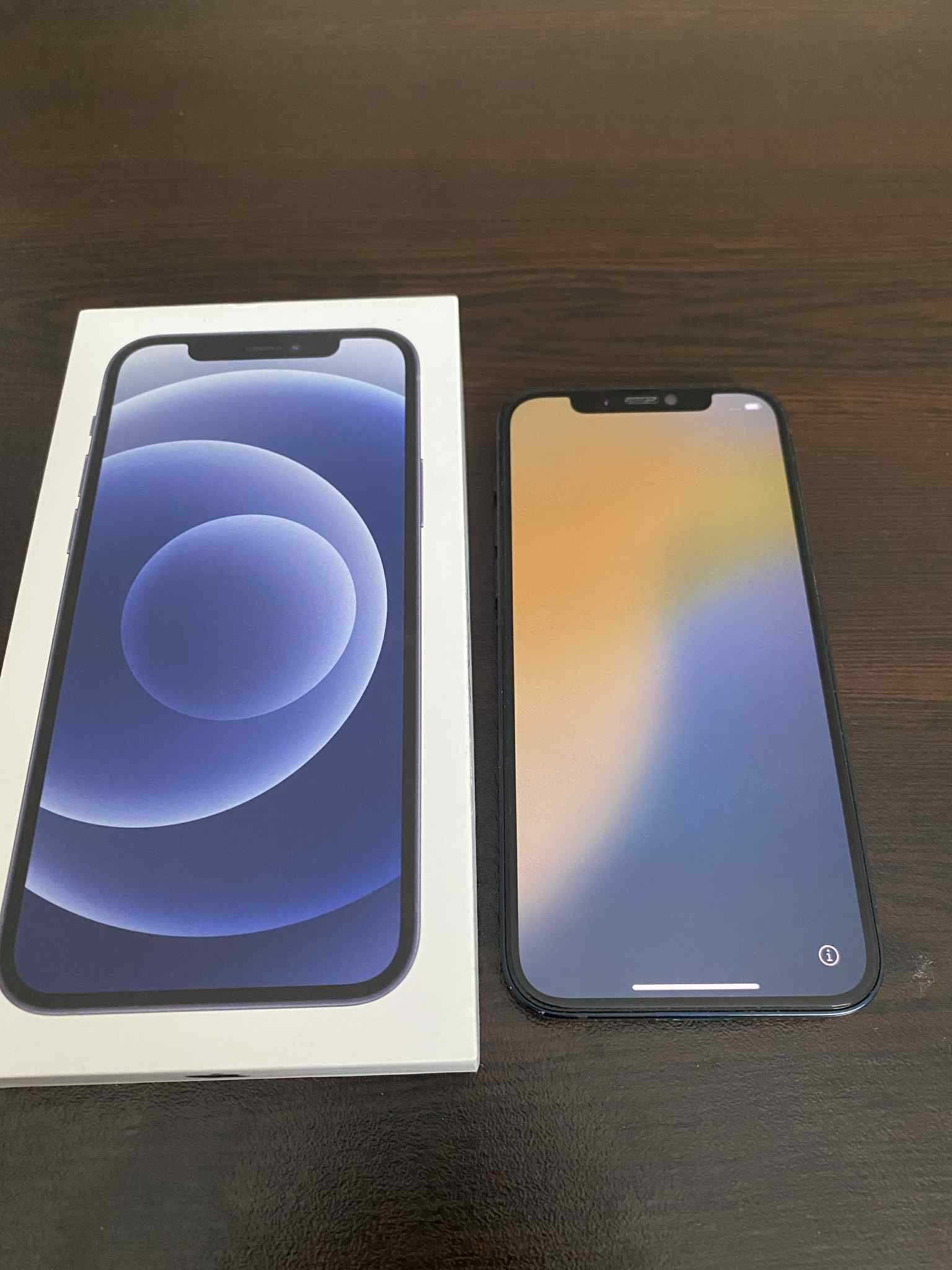 IPHONE 12 128GB перфектен подарък 4 кейса