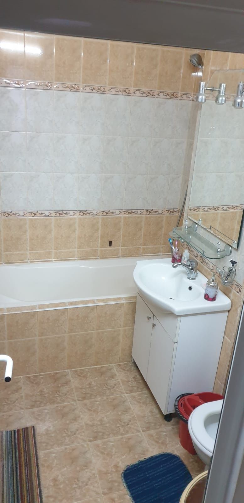 Vând apartament, etajul 1, 60 m²