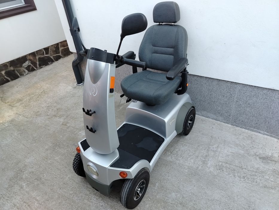 Cărucior scuter electric persoane cu dizabilități