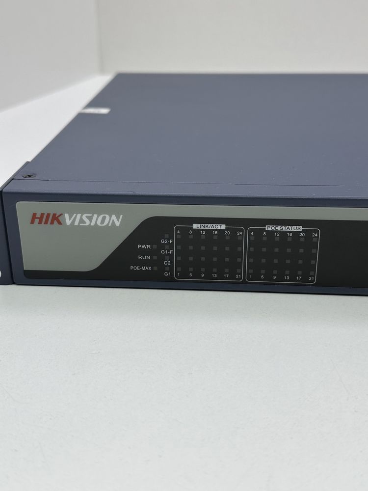 Switch cu 24 de porturi PoE Hikvision DS-3E1326P-E, 4000 MAC, 100 Mbps