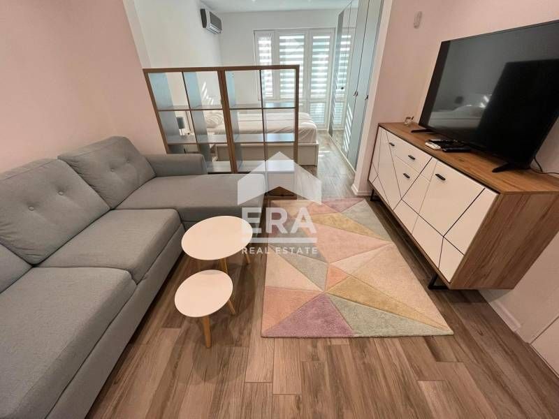 Двустаен, стилно обзаведен апартамент под наем, в идеалния център на В