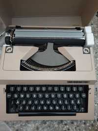 Чисто нова пишеща машина Privileg 160