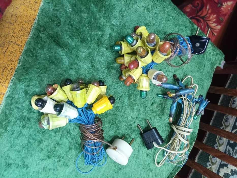 Продам на ёлку советские гирлянды 3 штуки.