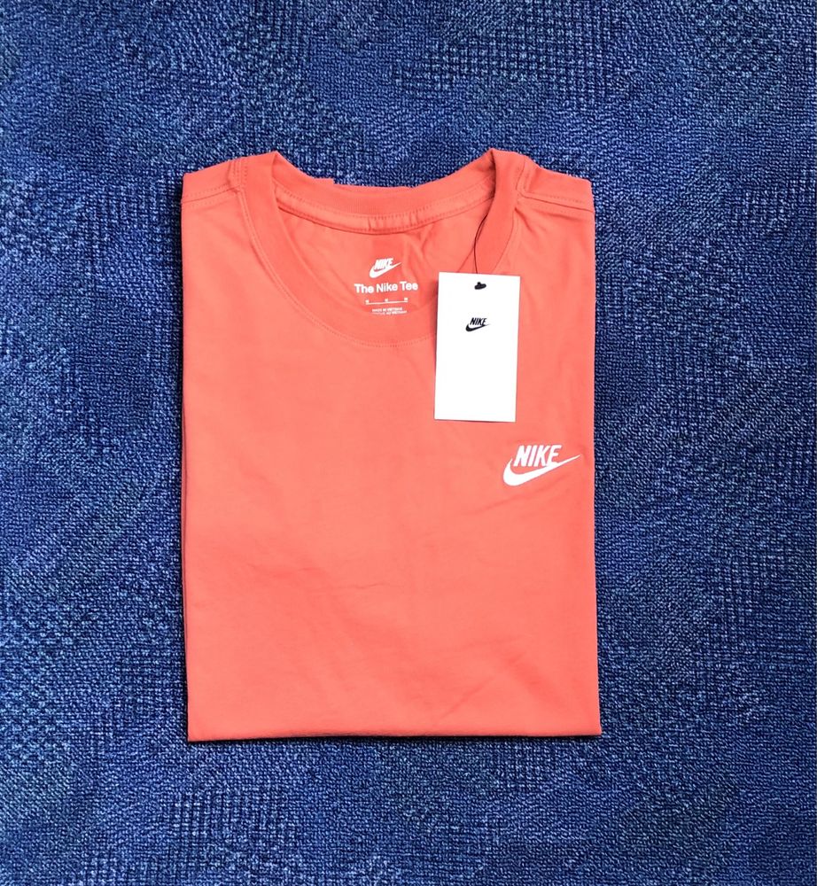 Nike Club T-shirt ОРИГИНАЛНИ мъжки тениски М и L