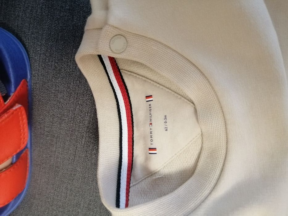 Vând treninguri Tommy Hilfiger bebeluși originale aduse din Germania.