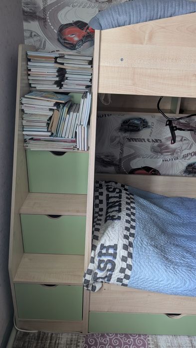 Продам детскую 2х ярусную кровать