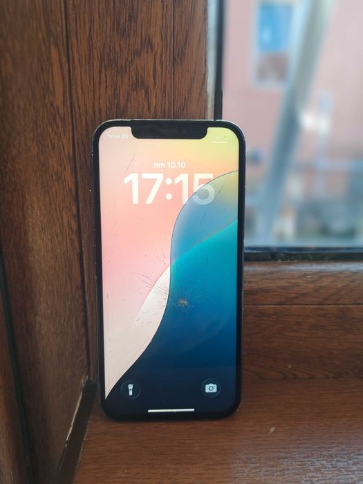 Продавам Iphone 12 64gb