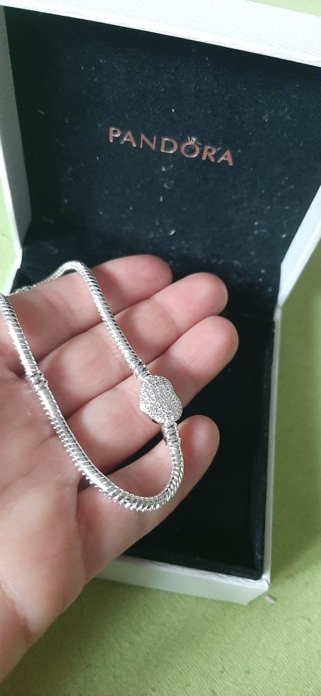 Сребърна гривна с печат