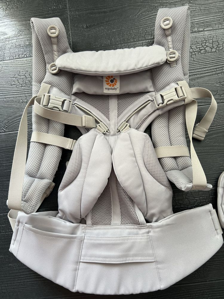 Marsupiu Ergobaby OMNI Breeze ,0-4 ani