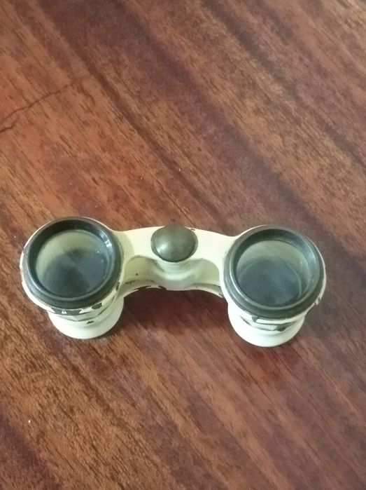 Бинокль театральный.