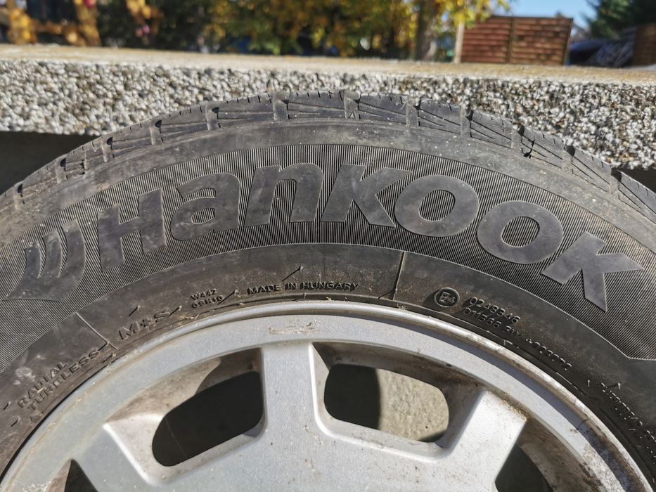 3 броя зимни гуми hankook 205 70 15