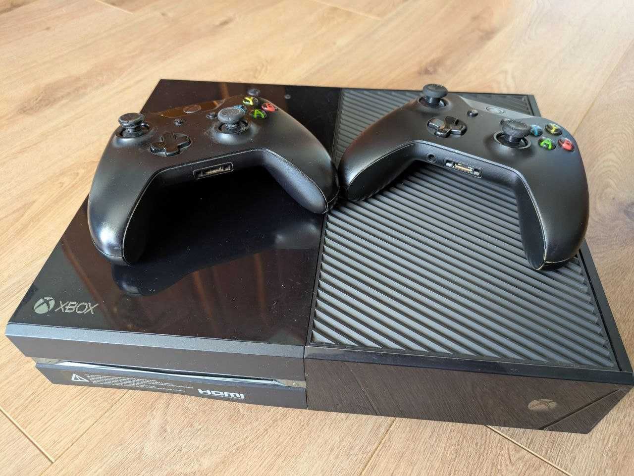 Xbox One с 2 джойстика и 5 игри