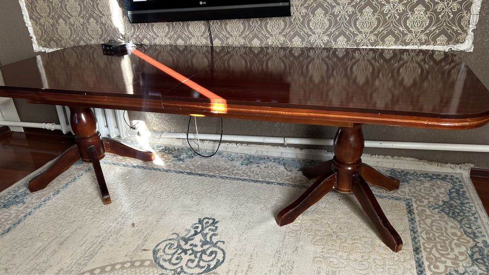 стол 3 метрлік стол сатылады срочно үйді босатыу үшін жағдайы өте жақс