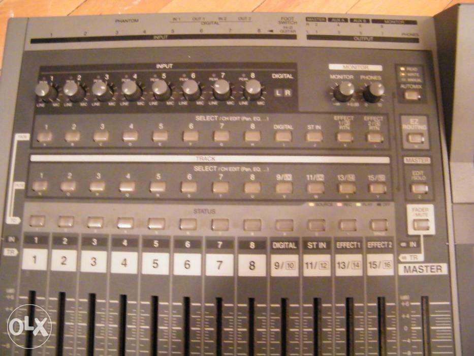 Roland VS-1680 cu placa de efecte VS8F-2 si HDD de 2 GB