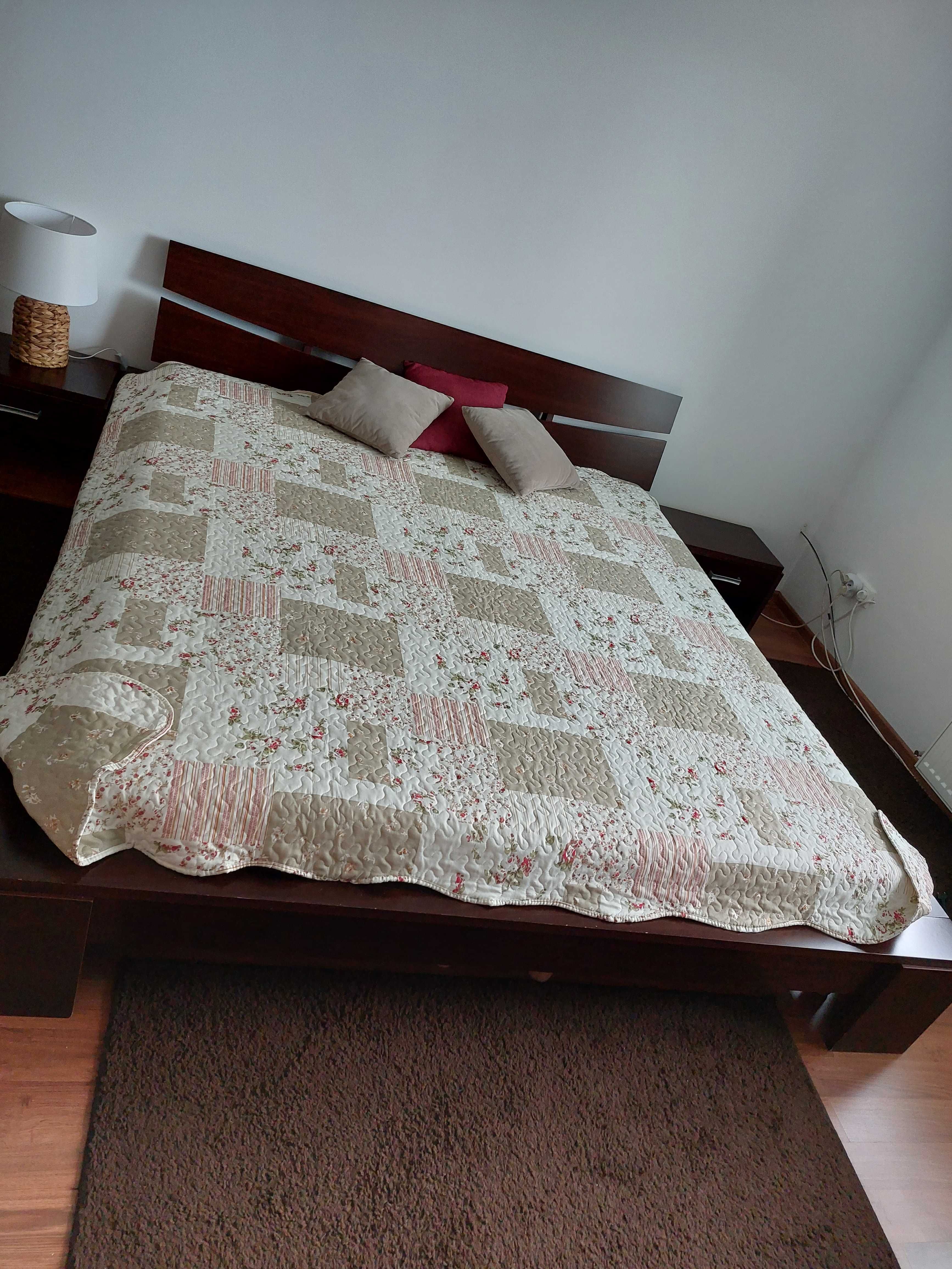 Pat dormitor+noptiere culoare wenge,saltea Dormeo,somiere lemn