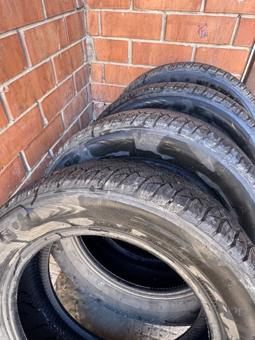 Зимный шины бу 4-штук . Зимный шины бу 4-штук . Зимный шины бу 4-штук