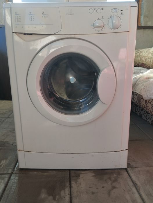 Продам стиральную машину, холодильник большой разборный стол,