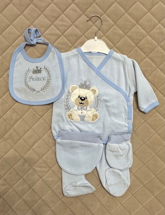 Комплект одежды на новорожденного