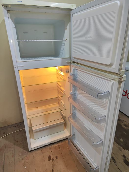 Холодильник белый