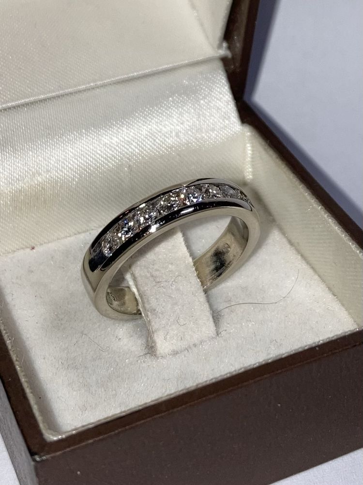 Inel aur alb .cu diamante 0.75ct