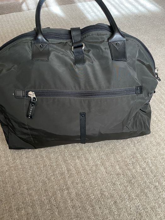 Geanta voiaj Tommy Hilfiger.