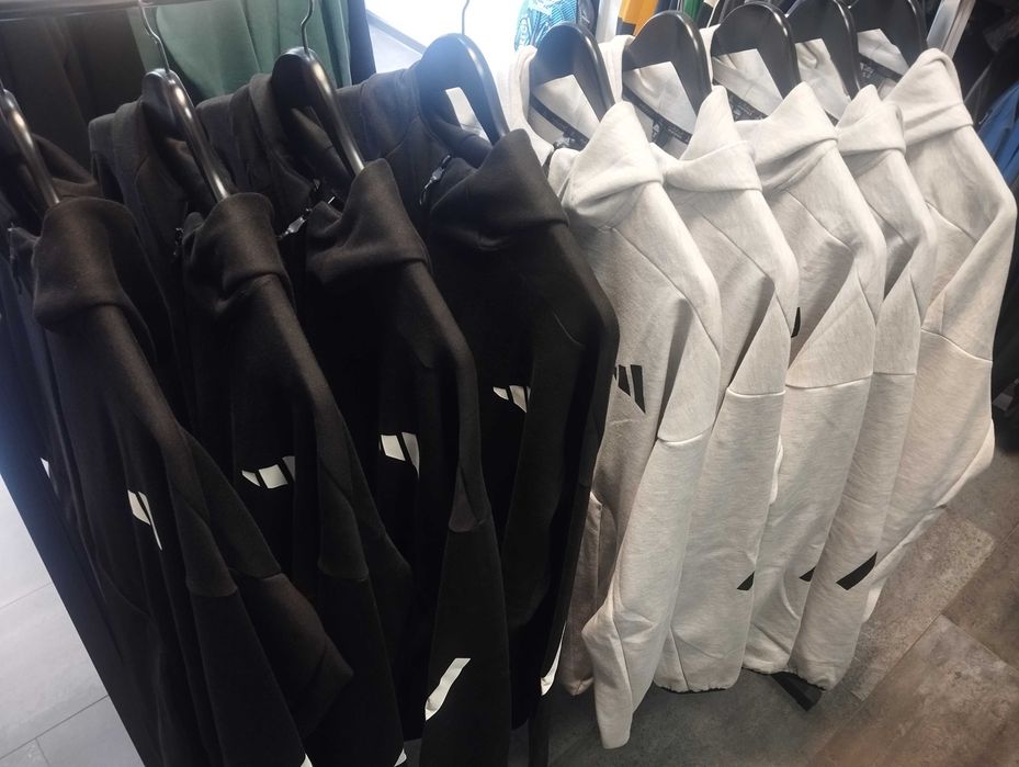 Спортни екипи Adidas