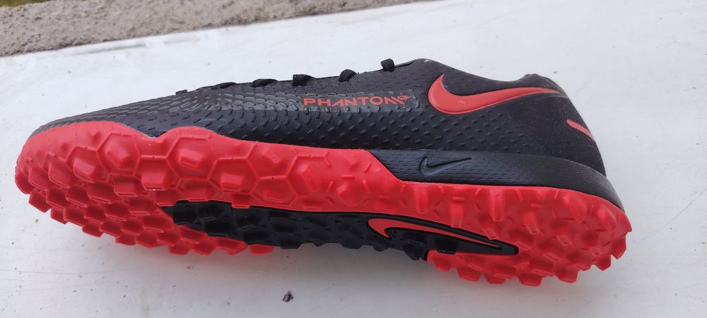 2 perechi de ghete fotbal noi, nepurtate mărimea 40,5