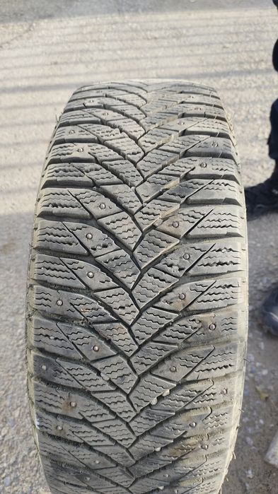 Продам зимние резину 205/55/16 4 шт