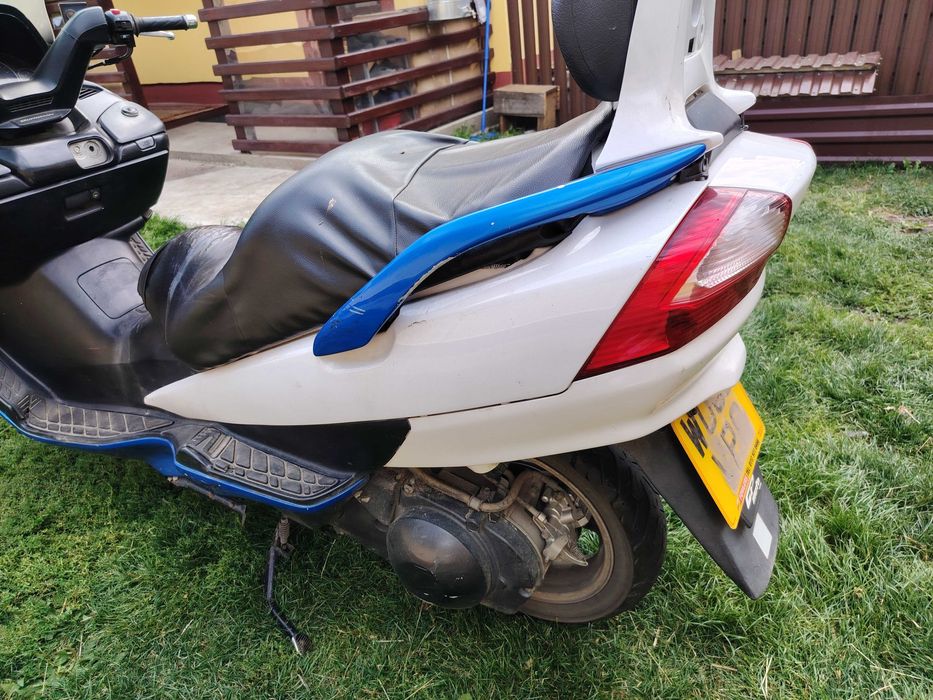 Vand scuter Suzuki Burgman