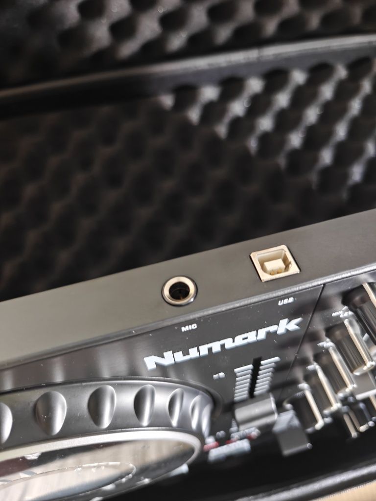 Numark Mixtrack Platinum FX + UDG Creator Controller Hardcase L