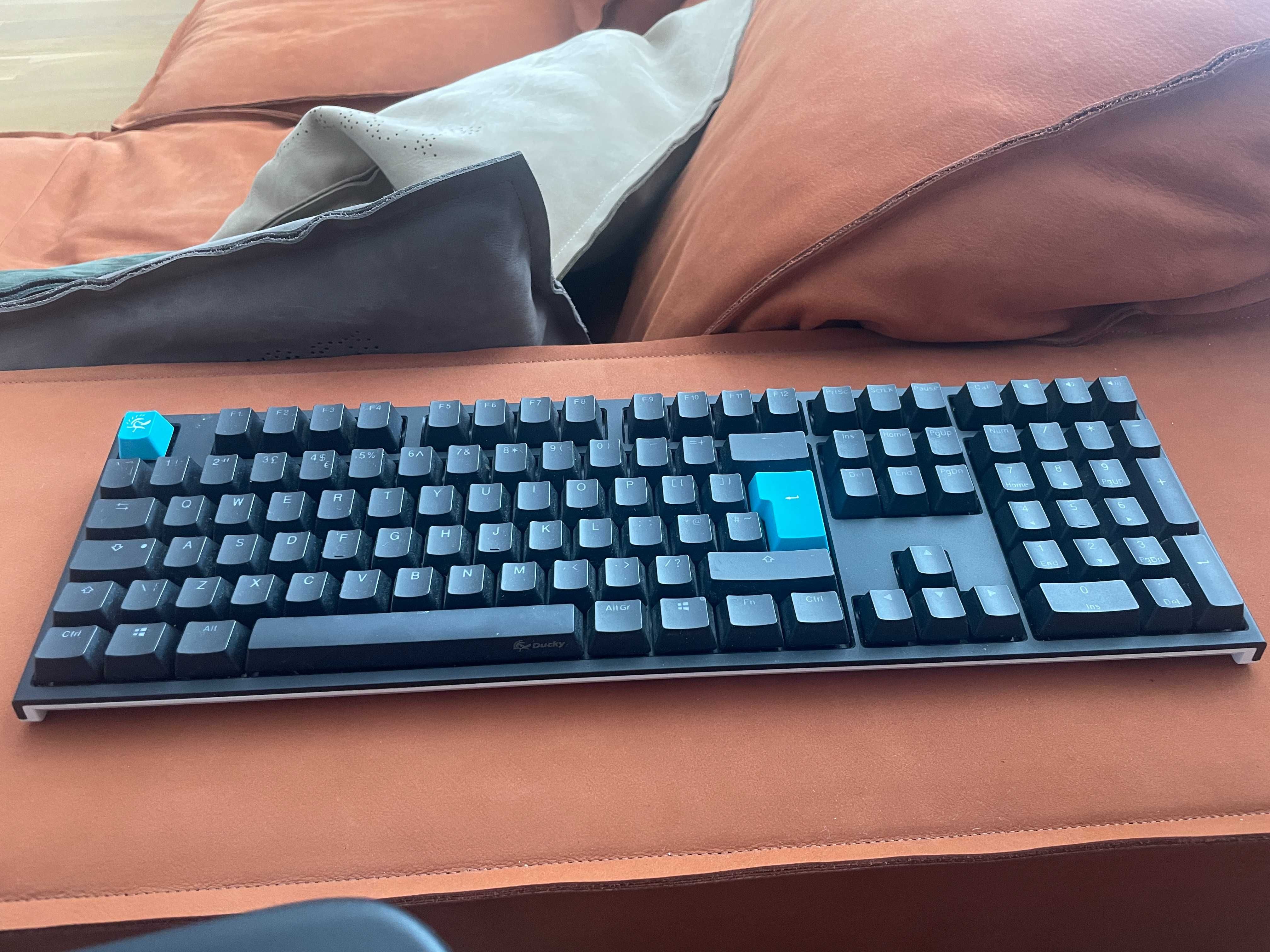 Tastatura mecanica Ducky One 2 (Cherry Blue switches)