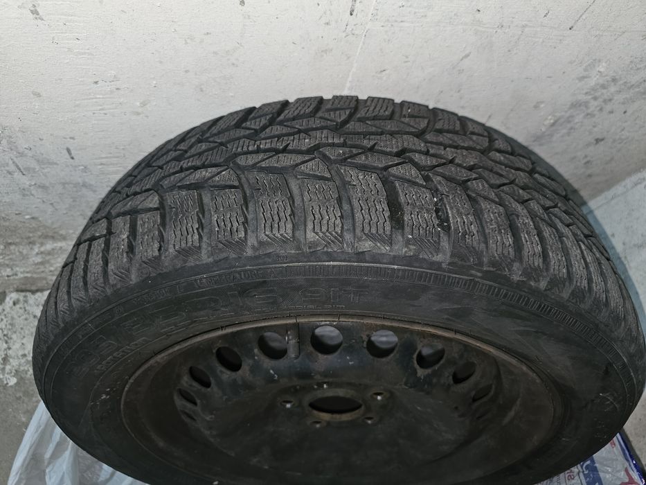 Set 4 anvelope iarnă Ford 205/55 R16 pe jante tablă + prezoane